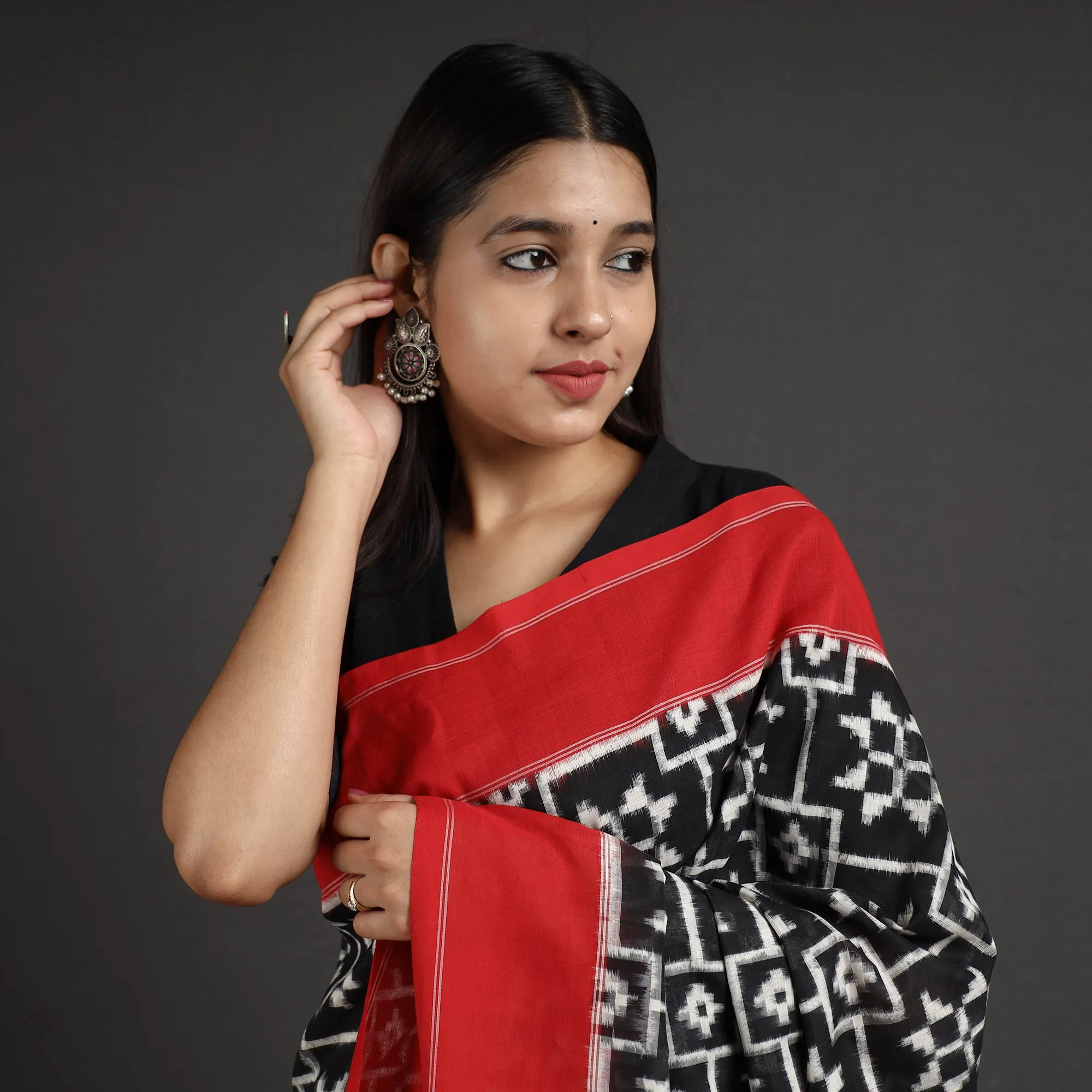 Black - Telia Rumal Pochampally Double Ikat Weave Handloom Cotton Saree