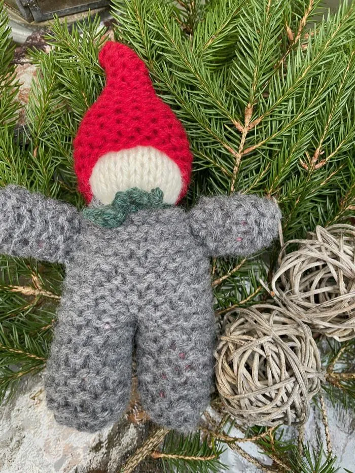 Christmas Elf by Önling, knitting pattern - in support of vulnerable children