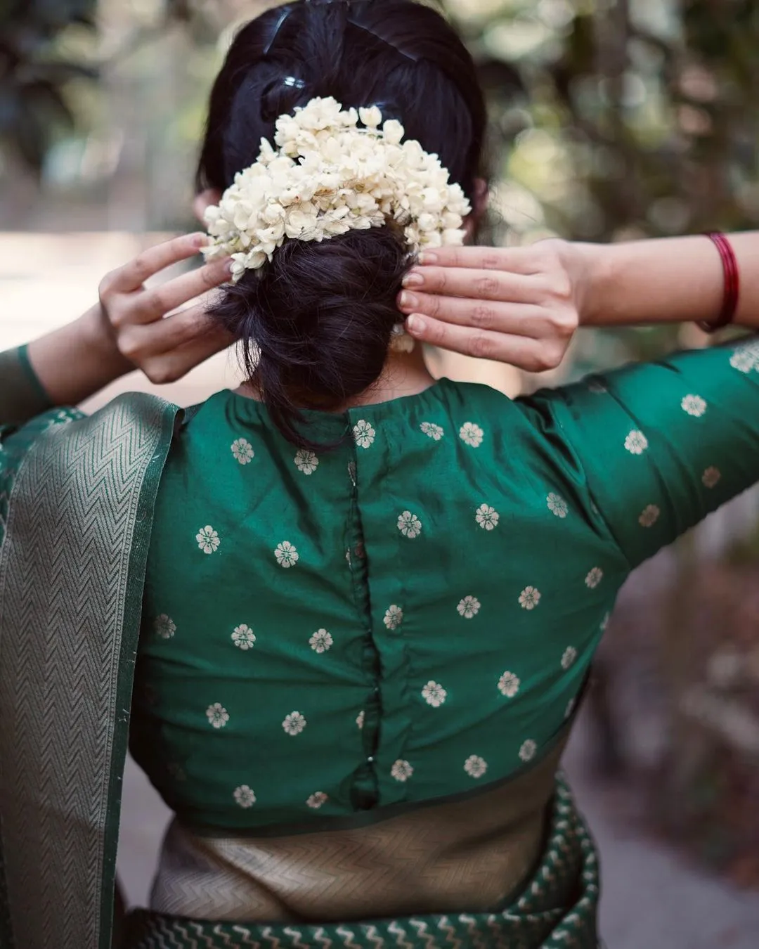 extravagant Green Soft Silk Saree With Beauteous Blouse Piece