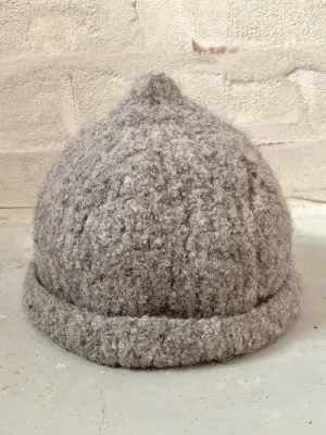 Felted hat in organic yarn by Önling, knitting pattern