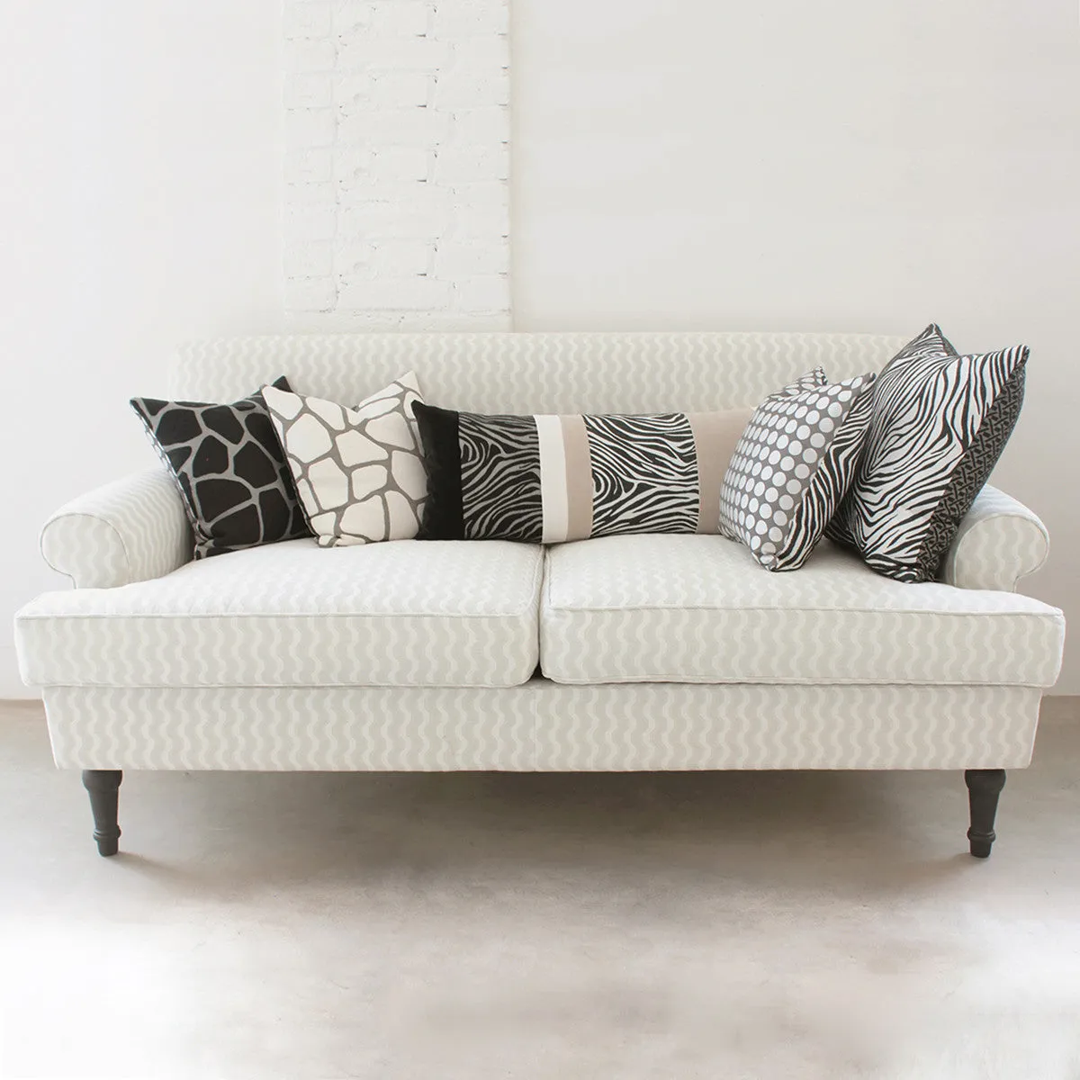 GLAMOROUS GREY CARRE' CUSHION 43x43