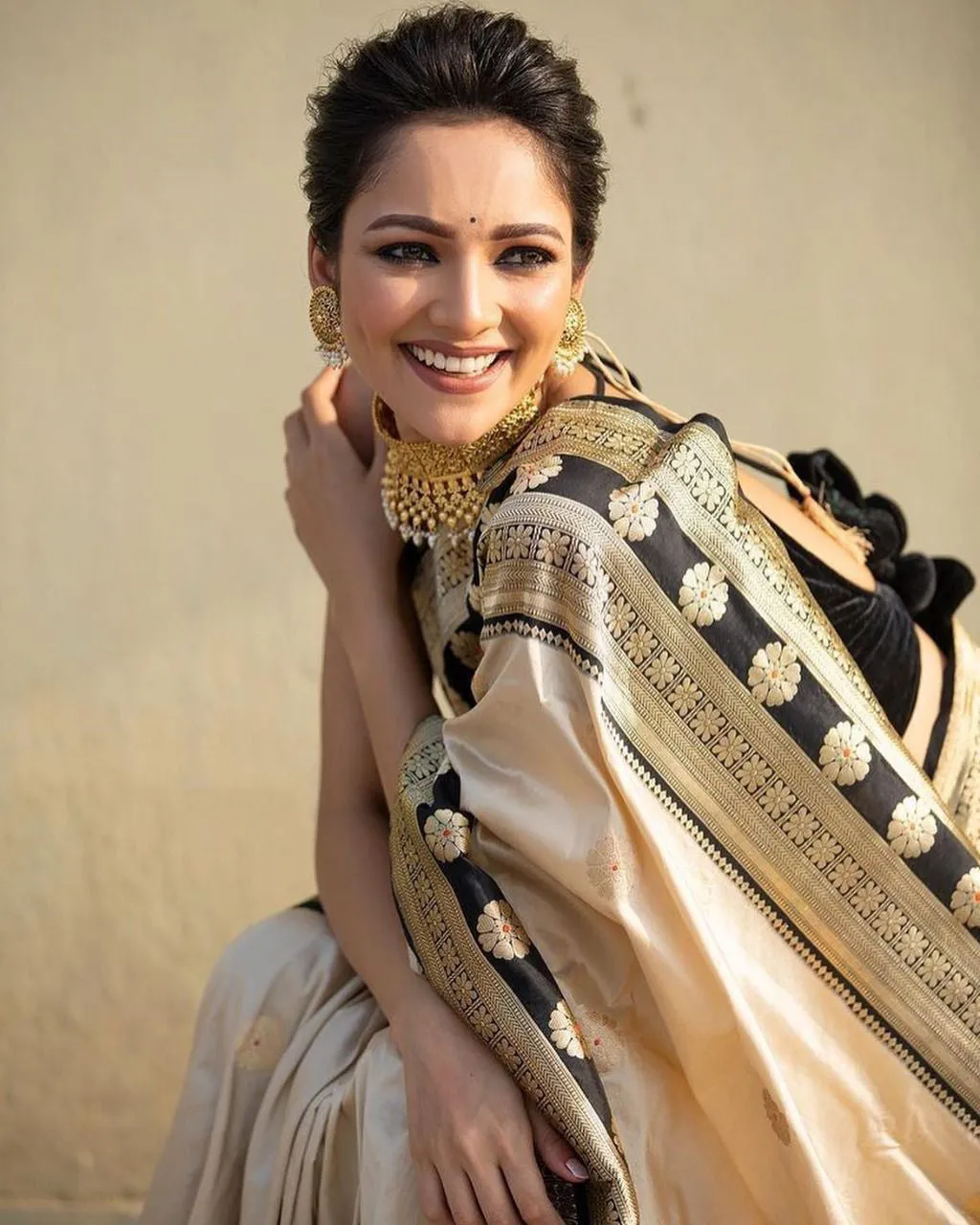 Glorious Off White Soft Silk Saree With Prominent Blouse Piece