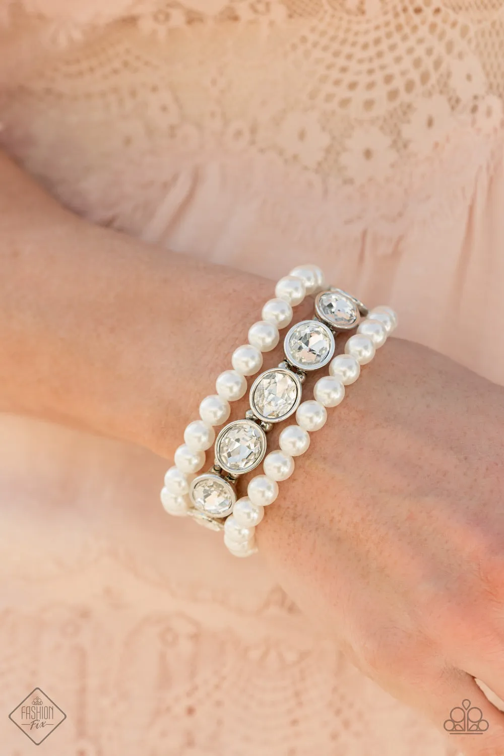 Paparazzi Flawlessly Flattering Bracelet White