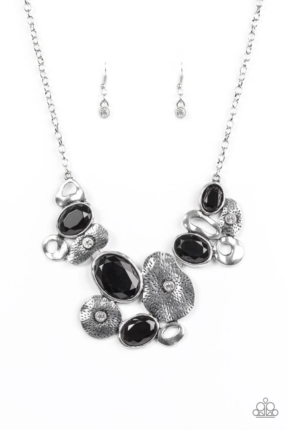 Paparazzi Grotto Grandeur Necklace Black