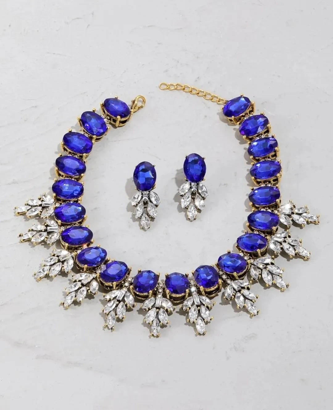 Statement Gemstone collar neckpiece.