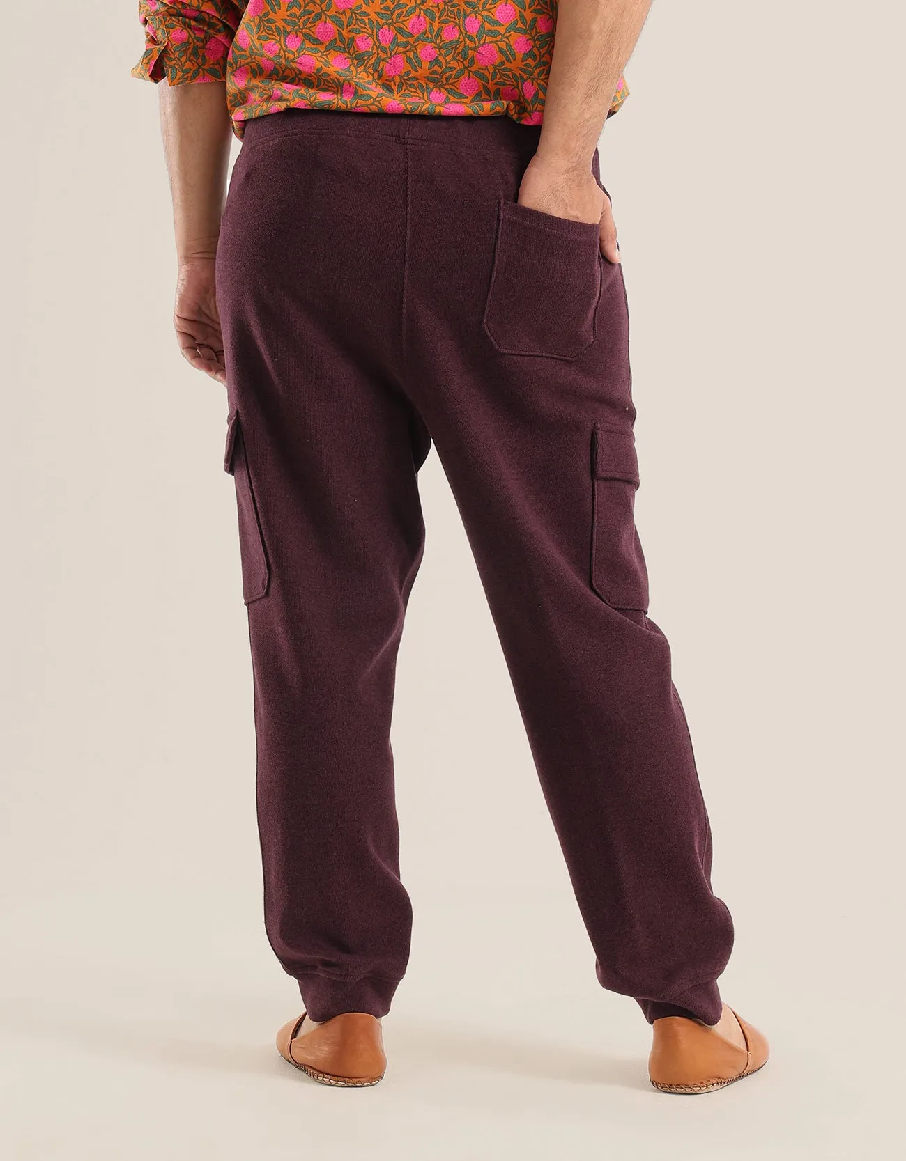 Sweatpants with elastic waistband