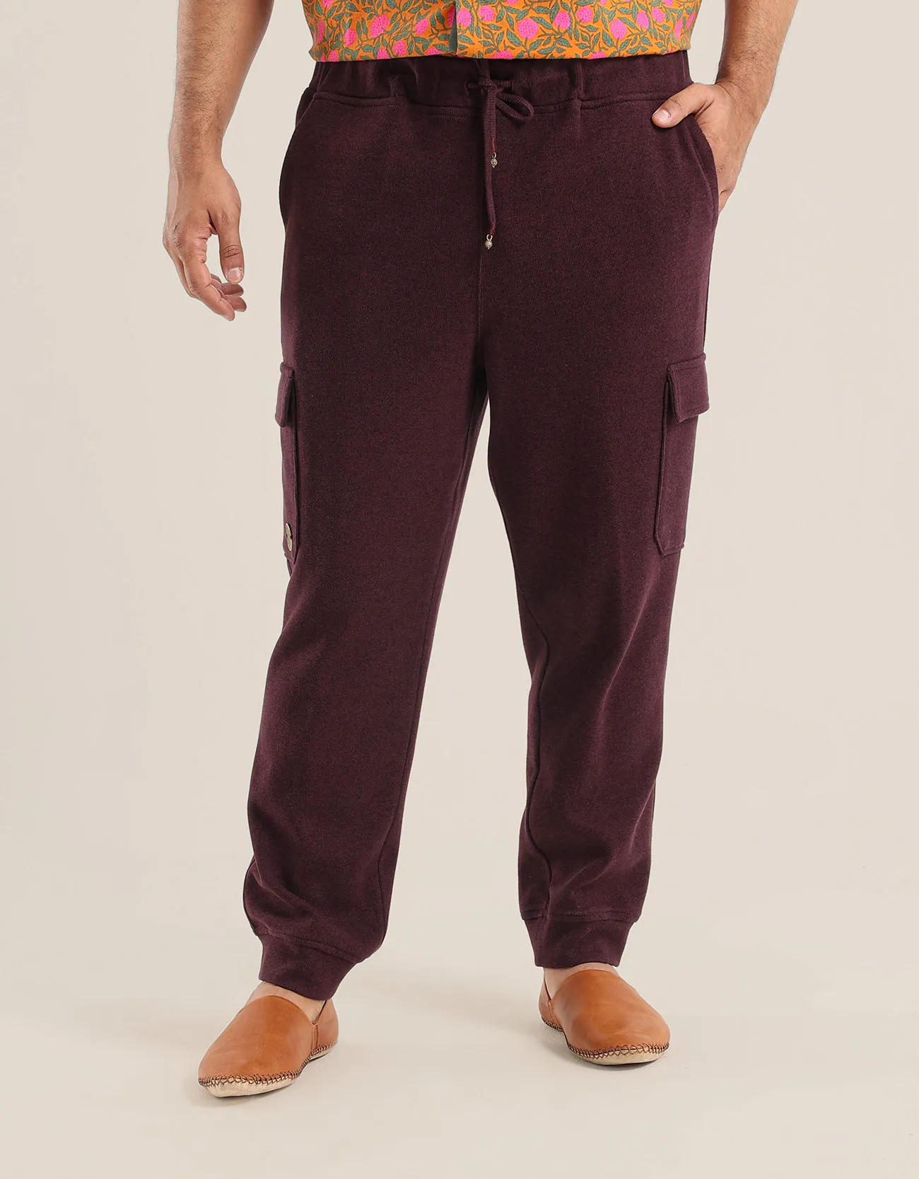 Sweatpants with elastic waistband